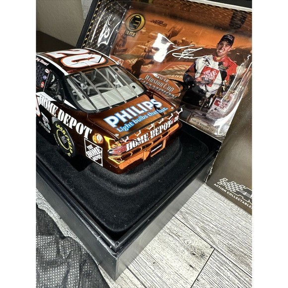 Tony Stewart #20 RCCA Home Depot Chrome Car 2002 NASCAR 1:24 Scale DieCast New - Picture 4 of 5